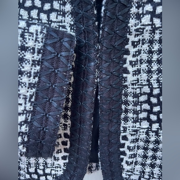 🔥🖤Gorgeous,rich Neiman Marcus wool blend/leather trim blazer size 12. Stunning - Picture 3 of 7